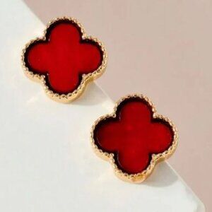 (22E) Viola Goldtone Trimmed Red Shell Quatrefoil Earrings
